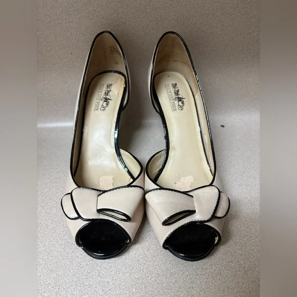 Coach and Four Cream/black heels - Picture 2 of 9